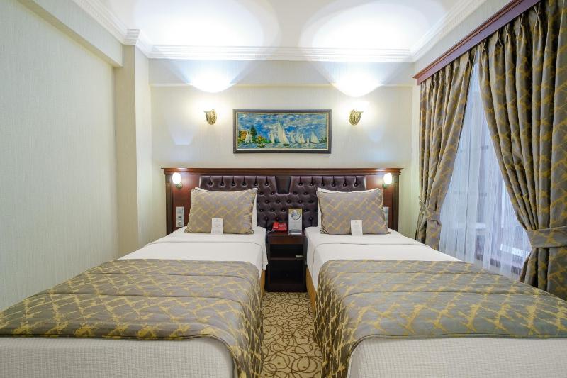 Standard Double or Twin Room image 4