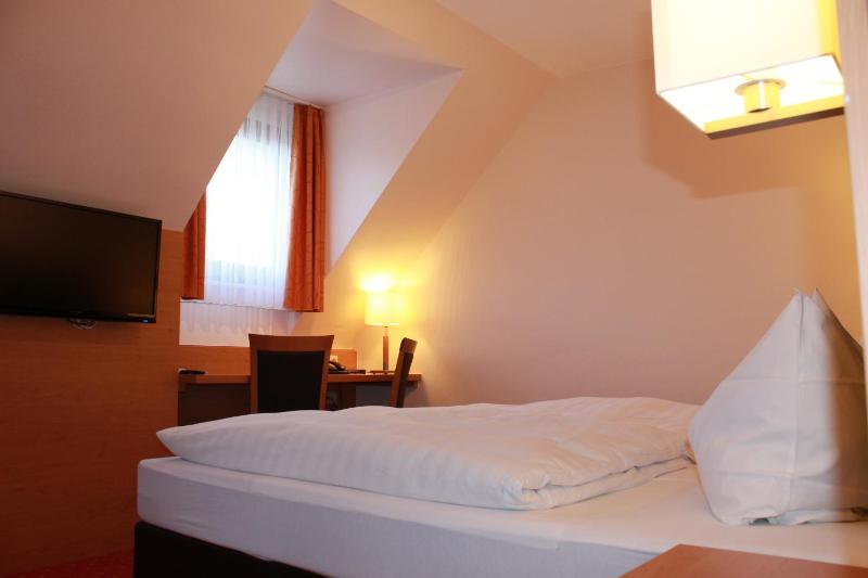 Double Room image 3