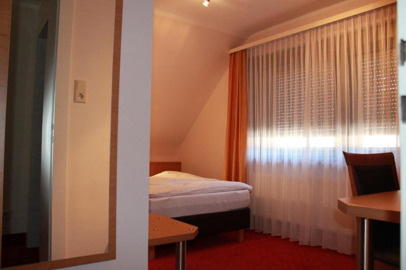 Single Room image 2
