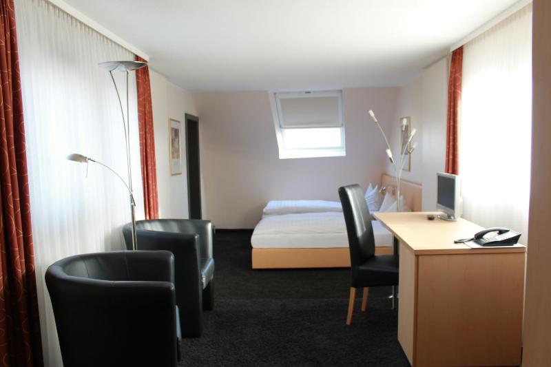Double Room image 2