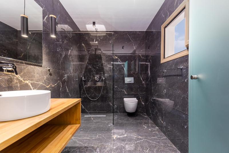 Suite with Sea View image 4