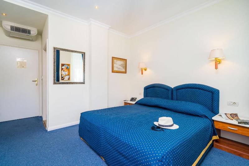 Standard Double Room image 2