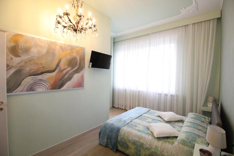 Deluxe Double Room image 4
