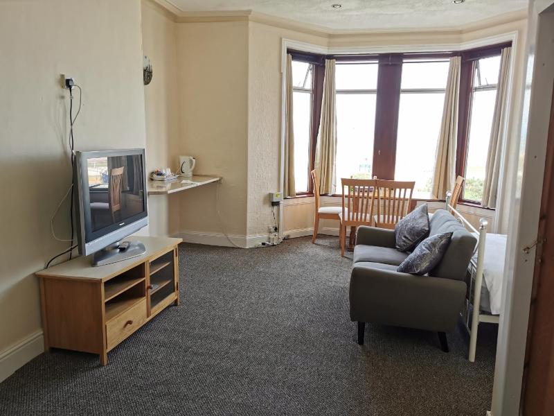 Family Room with Sea View image 2