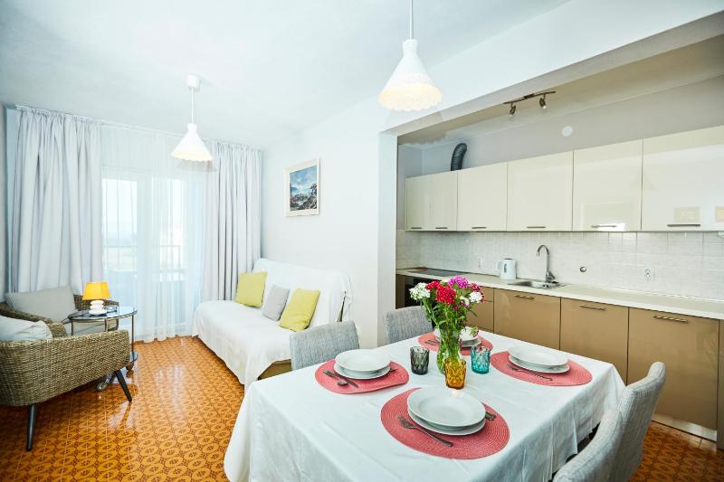 Apartment with Sea View image 3