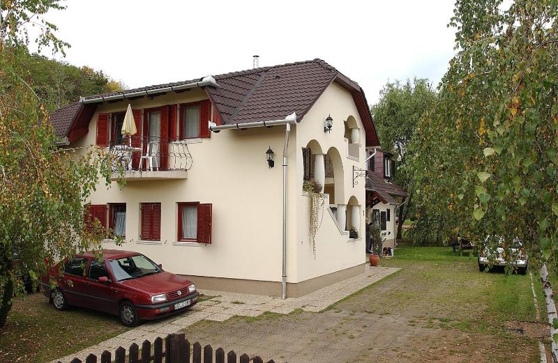 Studio with Balcony image 2