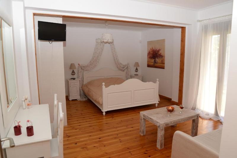 Deluxe Three-Bedroom Villa - Split Level image 2