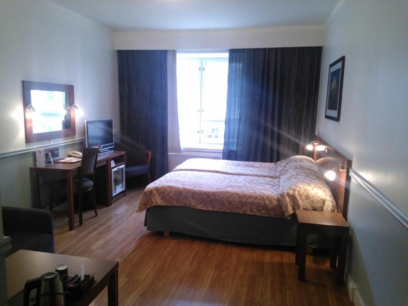 Comfort Twin Room image 4