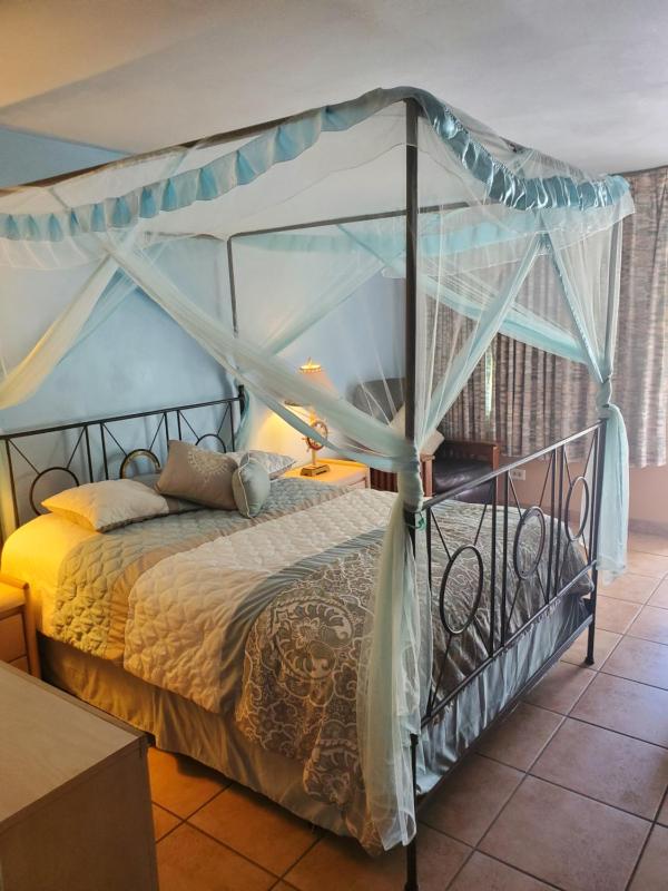 Basic Room - One Bed image 2