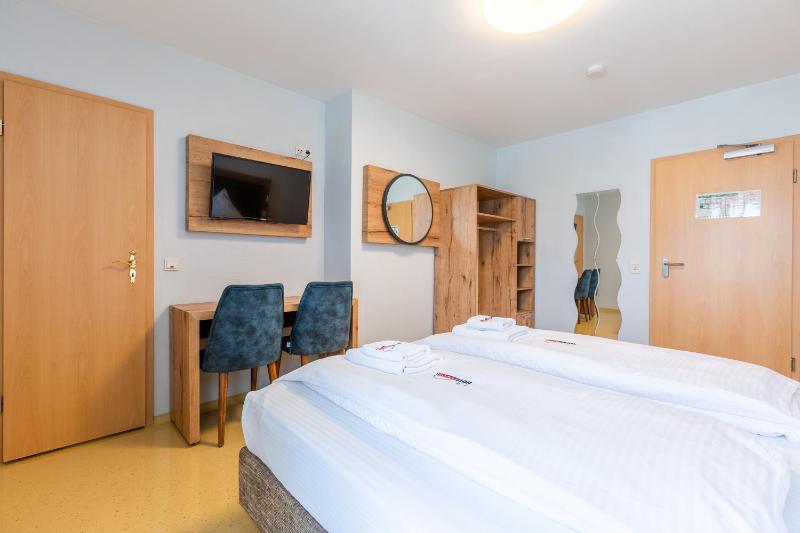 Standard Double Room image 4
