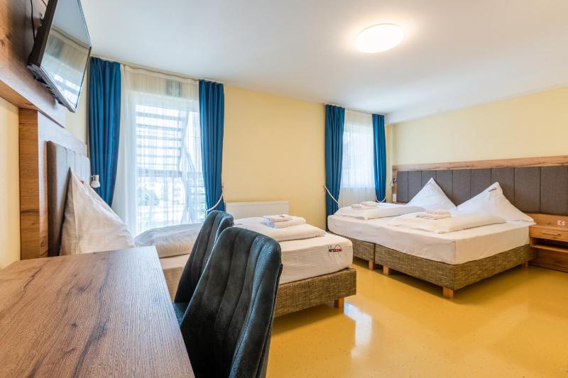 Standard Triple Room image 3