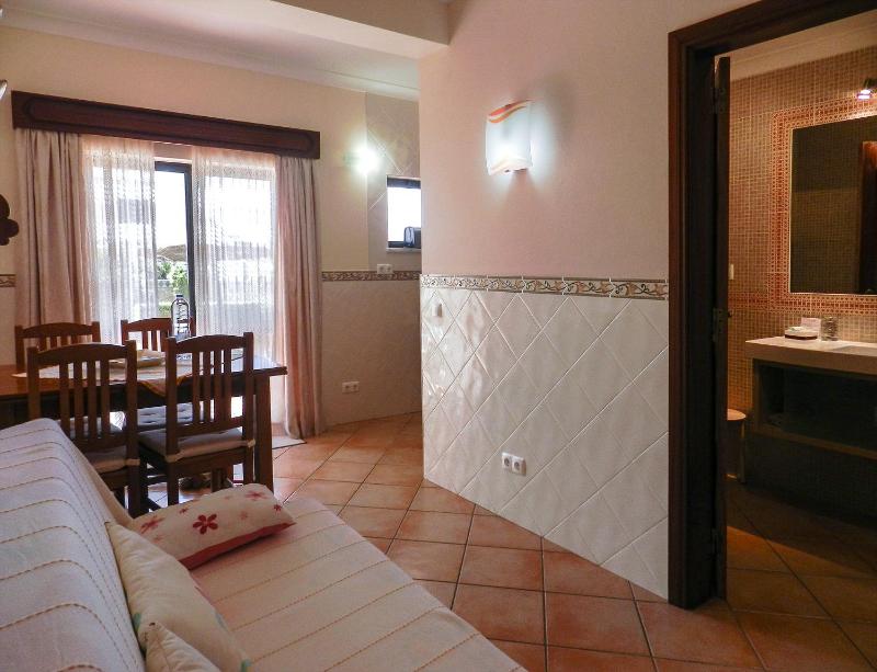 One-Bedroom Apartment image 4