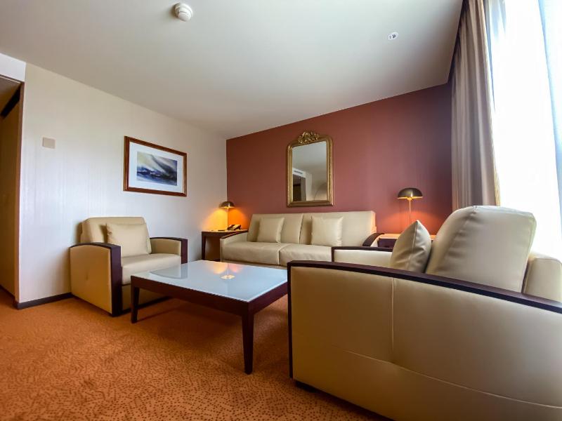 Executive Triple Suite image 1