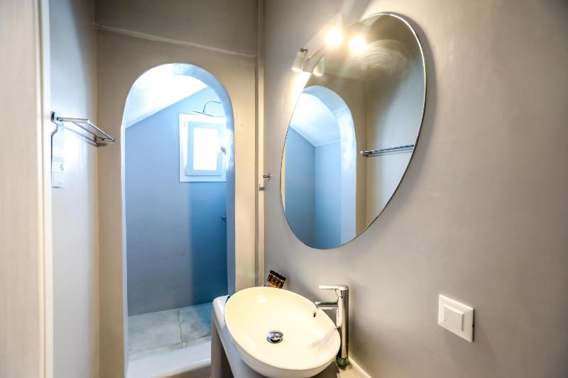 Deluxe Double Room image 3