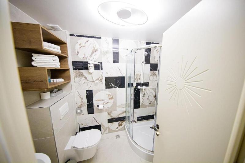 Deluxe Double Room image 2