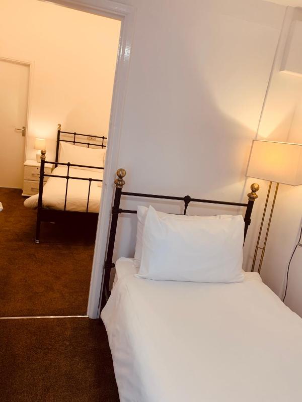 Double Room or Twin Option with Ensuite image 2