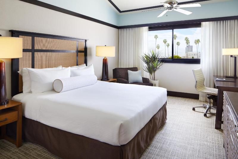 Premier King Room image 1
