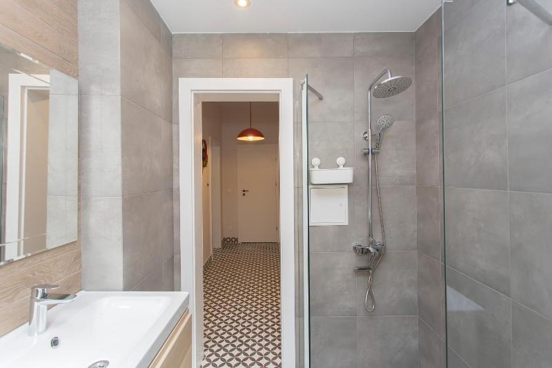 Sunny and Modern 1BDR Apartment in the Center - image 15