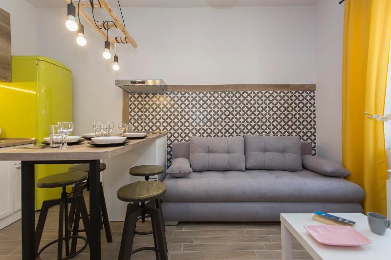 Sunny and Modern 1BDR Apartment in the Center - image 16