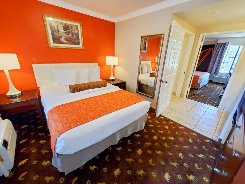 Two-Bedroom Suite image 4