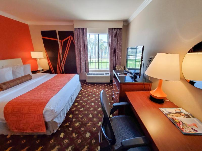 King Room - Non-Smoking image 2