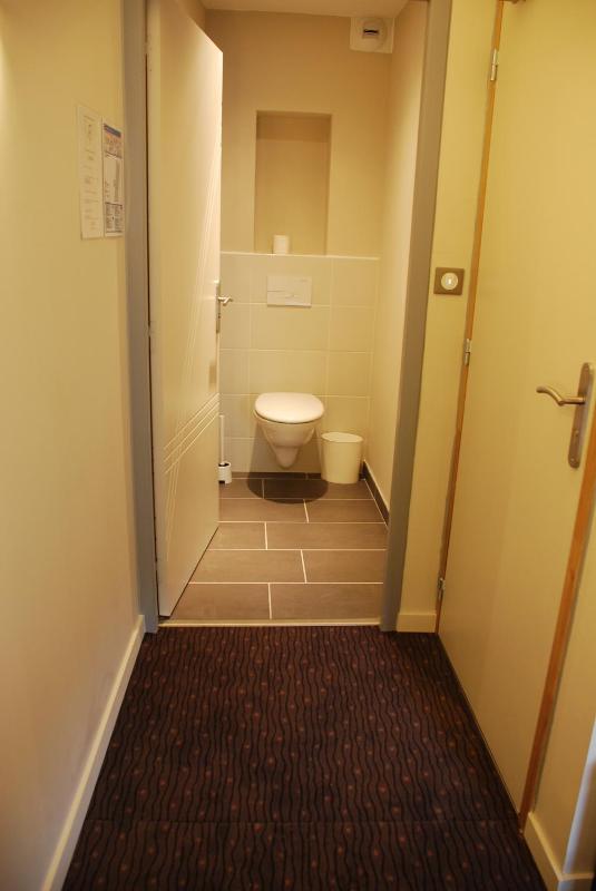 Comfort Twin/Triple Room image 3