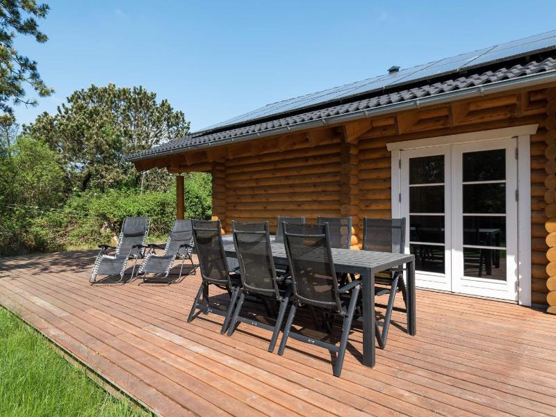 Three-Bedroom Holiday Home  image 2