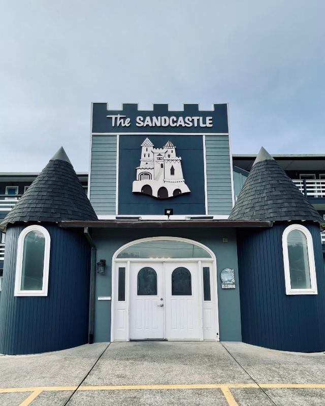 The Sandcastle Beachfront Hotel - image 1