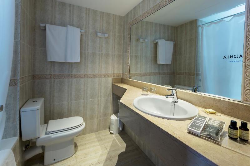 Double or Twin Room image 2