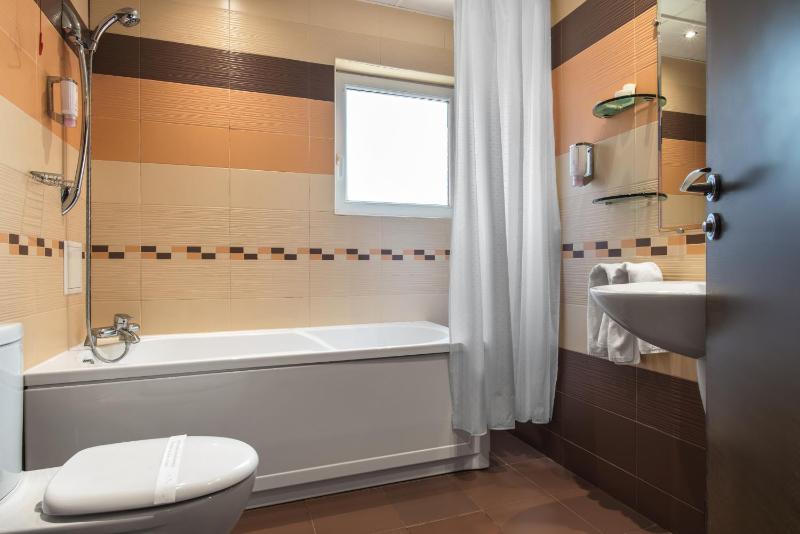 Deluxe Double Room with Bath image 2