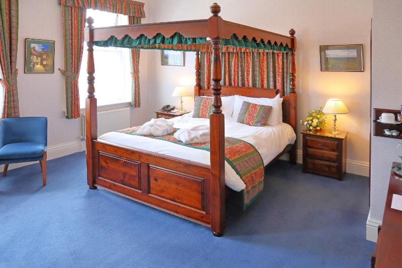 Double Room with Four Poster Bed image 1