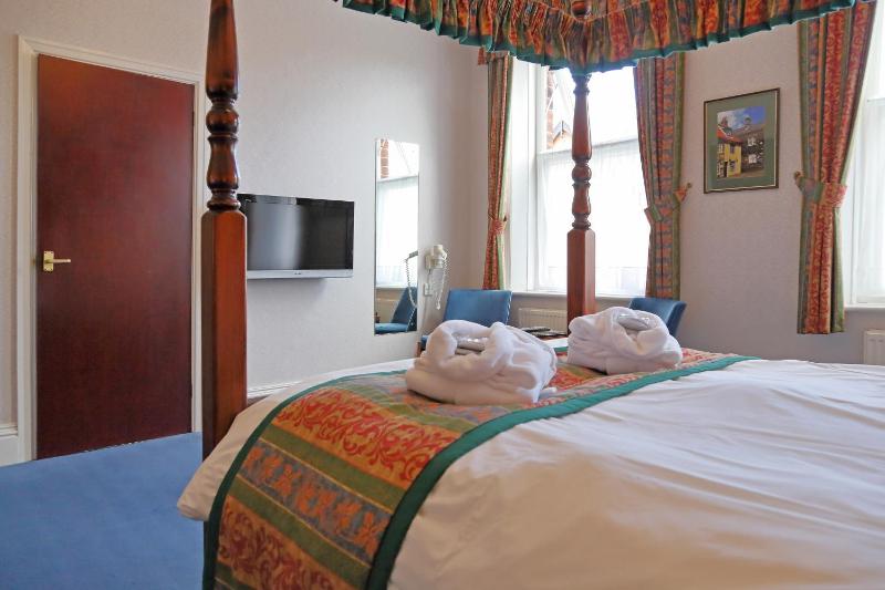 Double Room with Four Poster Bed image 4