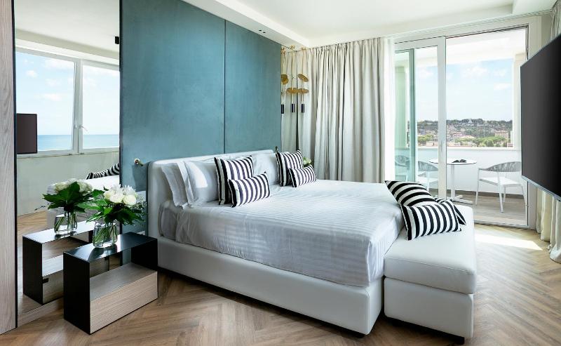 Suite with Balcony image 1