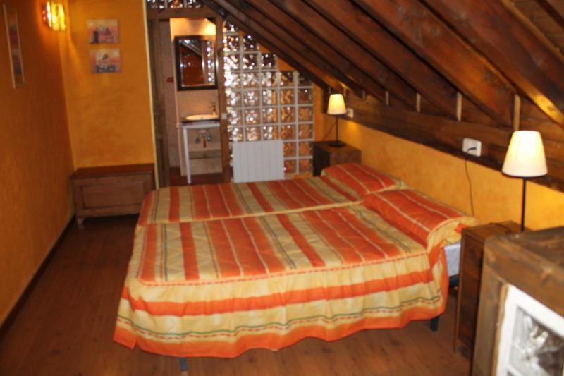 Two-Bedroom Apartment with Garden image 3