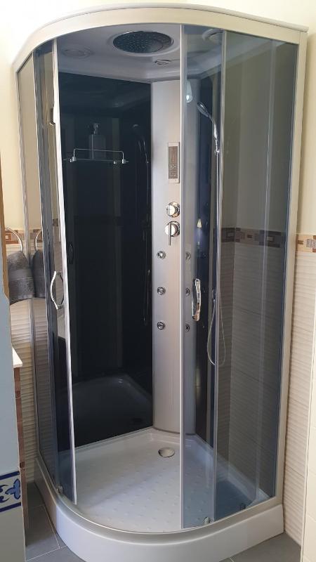Deluxe Double or Twin Room image 4
