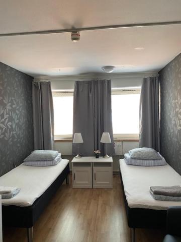 Twin Room with Shared Bathroom image 1