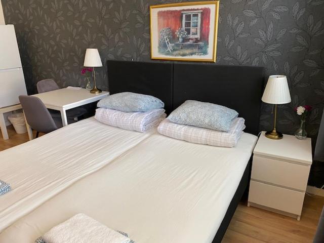 Double Room with Shared Bathroom image 3