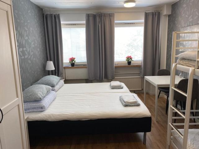 Quadruple Room with Shared Bathroom image 3