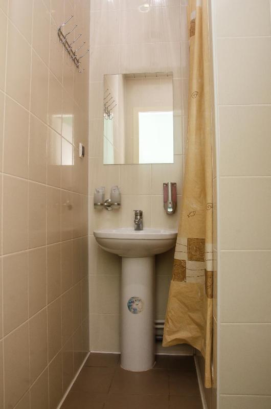 Twin Room image 2