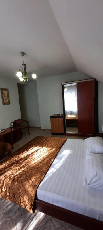 Comfort Triple Room with Shower image 2