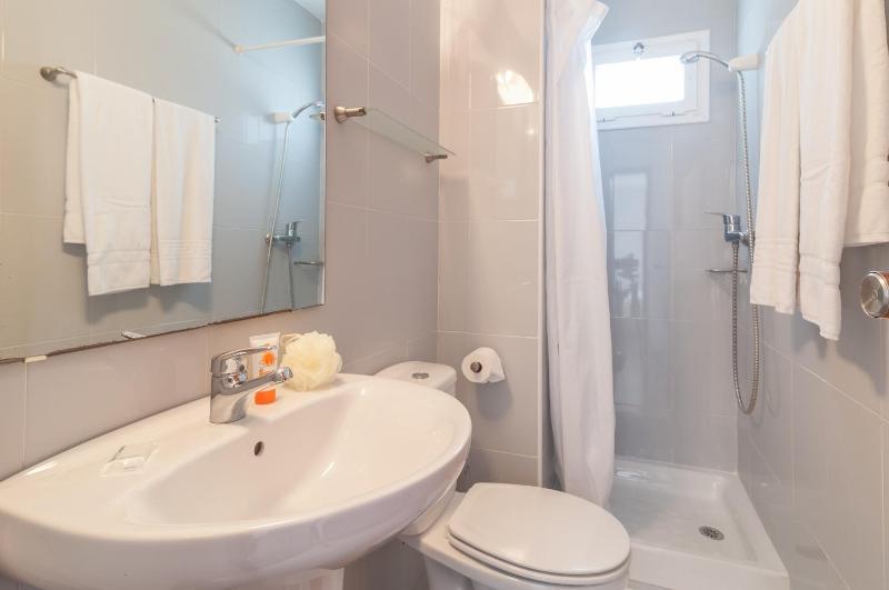 Three-Bedroom Apartment (8 People) image 1