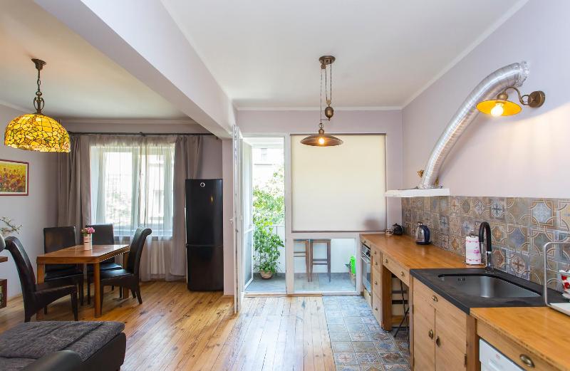Colorful 2BDR Apartment in the City Center - image 2
