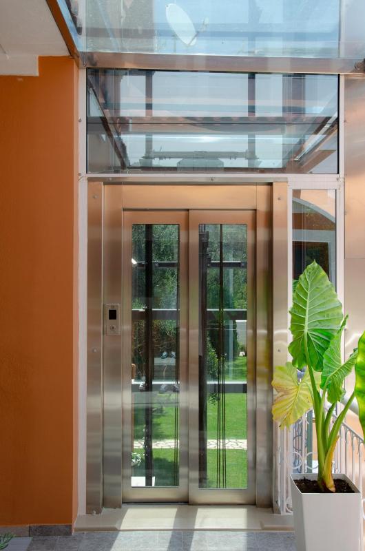 Luxury Apartment with Garden and Pool View image 3