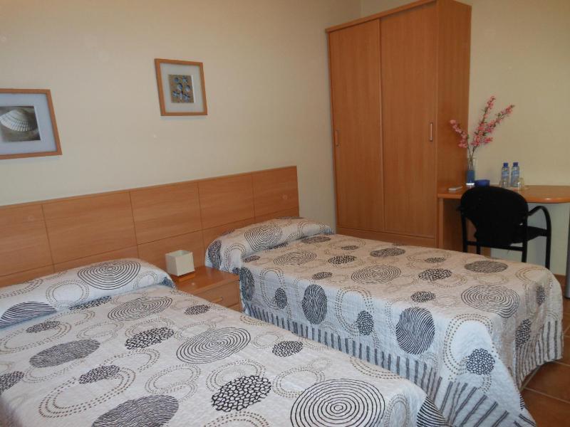 Standard Twin Room with Mountain View image 2