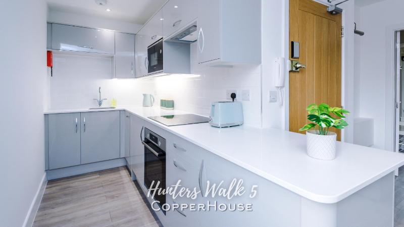 Chester City Centre apartments with parking - image 33