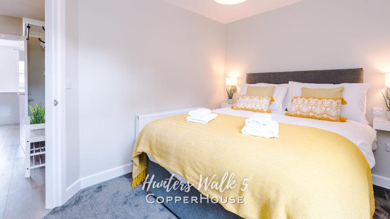 Chester City Centre apartments with parking - image 17