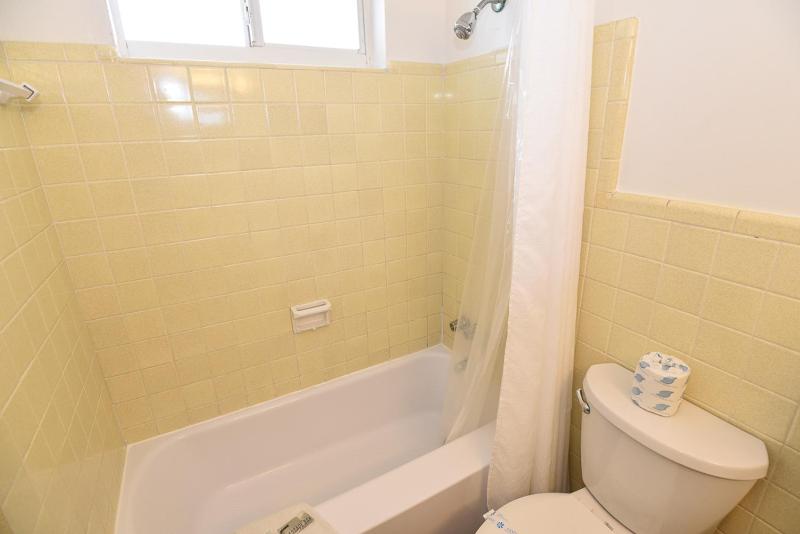 Partial Ocean View - Two Double Beds image 4