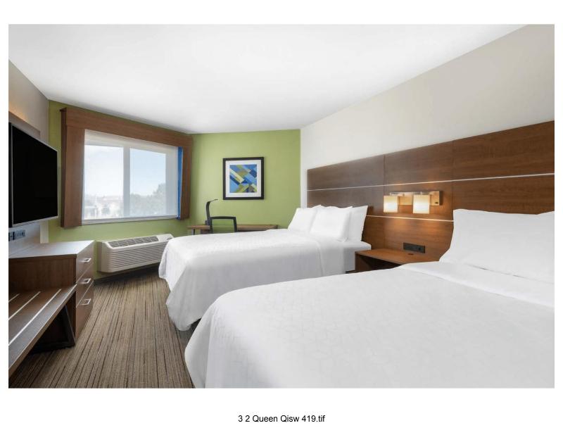 Room with Two Beds - Hearing Accessible - Non-Smoking image 3