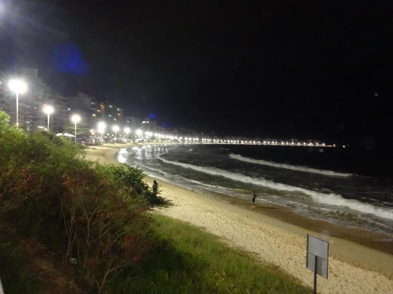 Magnífico APARTAMENTO de Charme - 3 quartos AR CONDICIONADOS SPLIT - Beira Mar 2 banheiros 2 Vagas Garagem 4 Varandas 2 Elevadores Redes para Descanso Wi-Fi Air Fryer Disney Plus HBO Max Cadeiras de Praia e Caixa Térmica - image 6