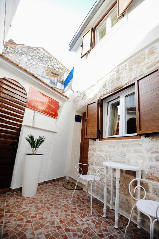 Duplex One-Bedroom Apartment with Patio image 2